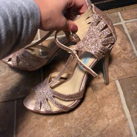 Heels - Picture 2 of 2